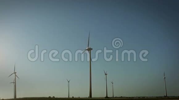奥地利田和风力涡轮机视频的预览图