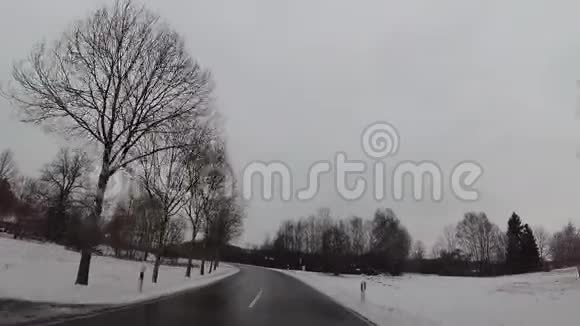 汽车里有摄像头高速公路上有雪视频的预览图