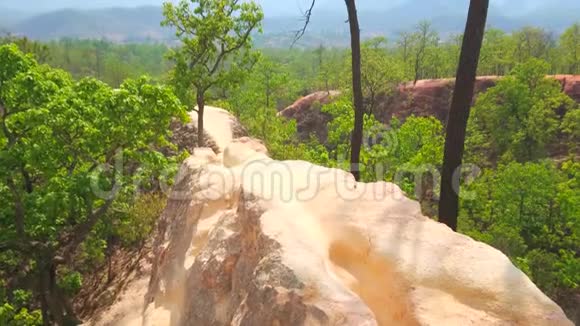 泰国白峡谷的Adobe悬崖视频的预览图
