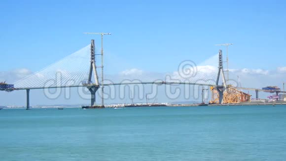 西班牙卡迪斯湾桥梁工程4K视频的预览图