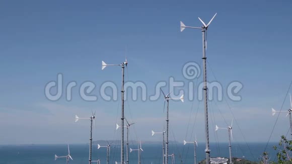 风力发电机农场与涡轮视频的预览图