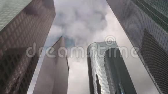 洛杉矶市中心办公大楼云的时间流逝视频的预览图