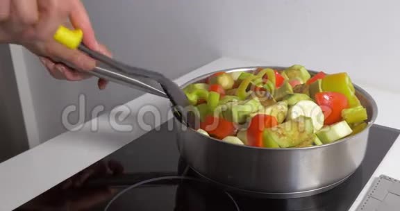 烹饪自制素菜视频的预览图