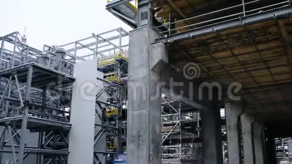 金属建设未来厂房工业区炼油设备关闭工业管道视频的预览图