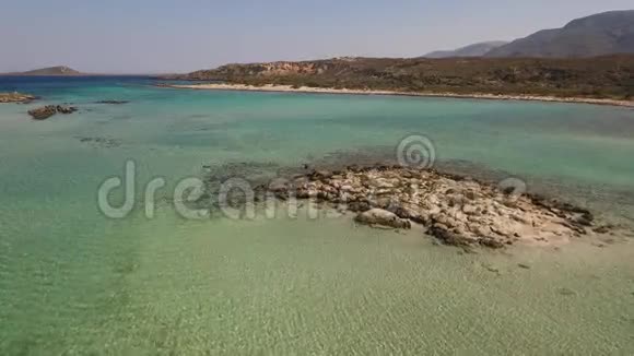 希腊克里特岛Elafonisi海滩空中录像视频的预览图