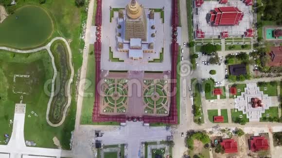 泰国克拉比省邦通金塔寺鸟瞰图视频的预览图