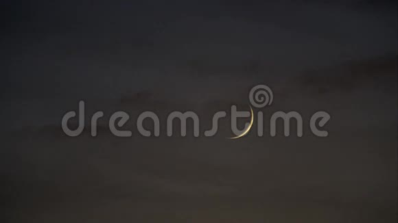 夜空中的新月视频的预览图