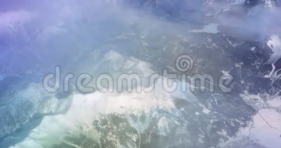 从飞机上俯瞰群山视频的预览图