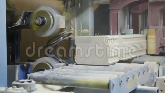 壁梁加工机cnc叠层单板木材厂的加工视频的预览图