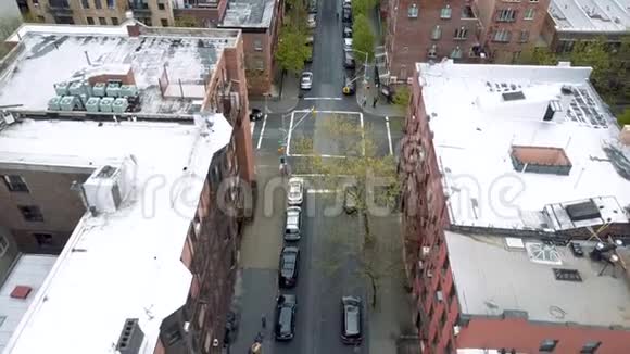 空中无人机射击威廉斯堡地区纽约市街道和十字路口纽约美国视频的预览图