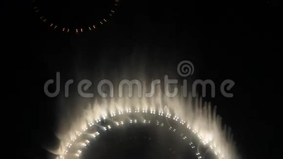 迪拜最高建筑的舞蹈喷泉视频的预览图