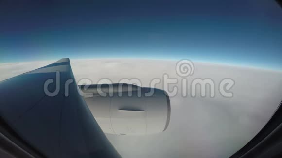 乘飞机飞过云视频的预览图