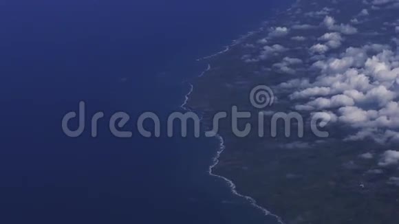鸟瞰新西兰北岛海岸线视频的预览图