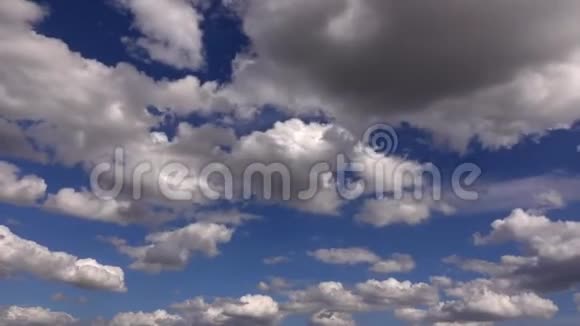 天空柔和的云视频的预览图