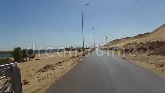 埃及阿斯旺的沙漠之路视频的预览图