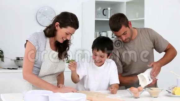 家庭烘焙蛋糕视频的预览图