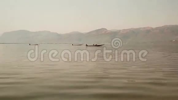 在缅甸英莱湖上乘船旅行视频的预览图