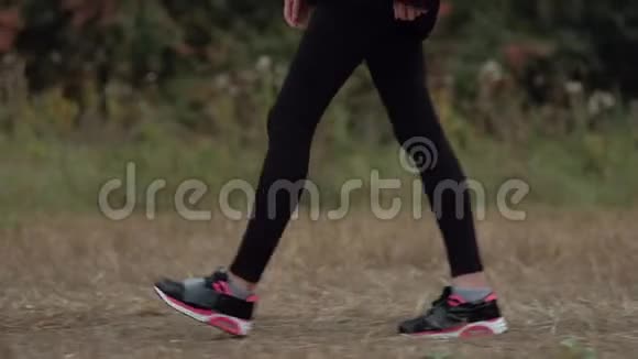 运动鞋运动视频的预览图
