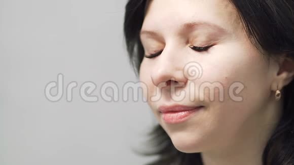 美丽的女人假睫毛视频的预览图