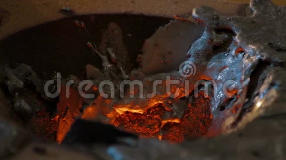工业工厂金属冶炼过程视频的预览图