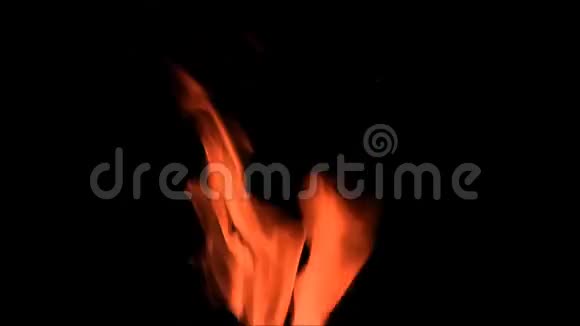 黑色背景前的五彩火焰视频的预览图