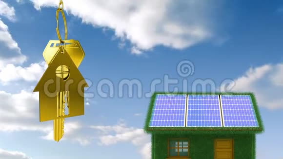 房子钥匙和钥匙挂在绿色房子的背景上视频的预览图