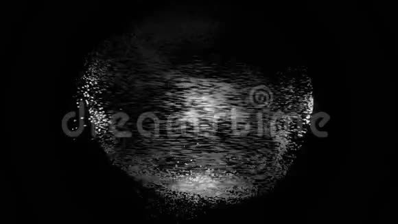 抽象白色飓风的小颗粒在黑色背景上飞行单色动画灰色漩涡运动视频的预览图