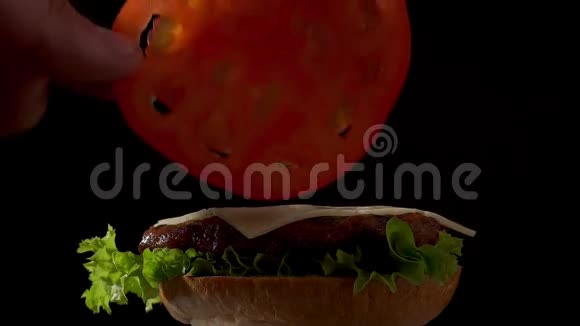 把汉堡做成零件把番茄视频的预览图