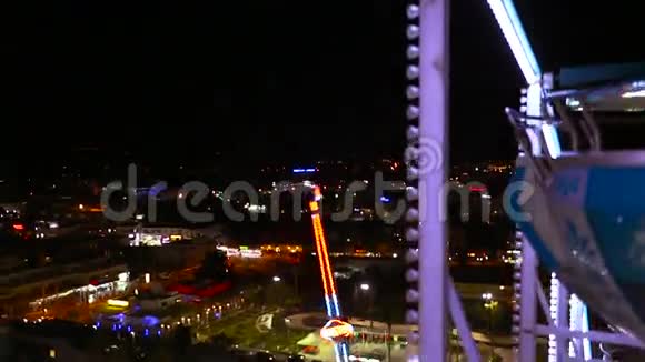 晚上的游乐园视频的预览图