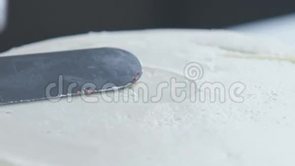 糖果抹刀杜布霜用奶油做蛋糕视频的预览图