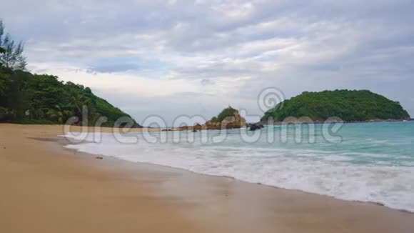 热带海滩用于放松旅行和旅游视频的预览图