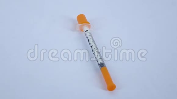 医用胰岛素注射器上白旋转视频的预览图