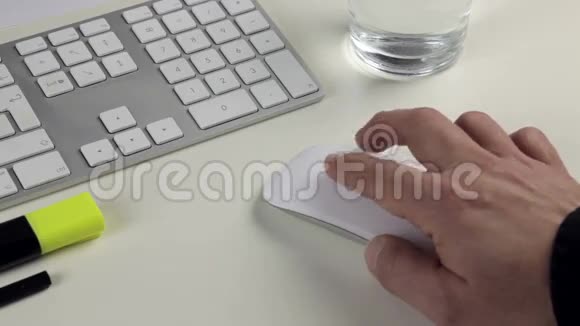 电脑鼠标和键盘视频的预览图