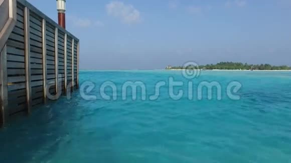 马尔代夫海滩有淡水的游泳池视频的预览图