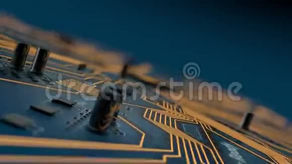 在带有CPU的未来主义电路板上飞行视频的预览图