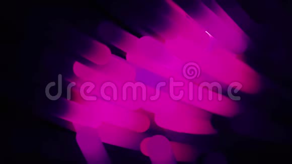 在黑色背景下在dinamic飞行中提取粉红束光纤无缝环路动画光线反射视频的预览图