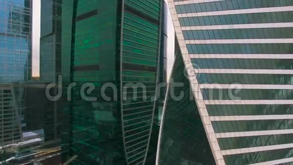 现代摩天大楼的空中城市景观莫斯科市中心视频的预览图