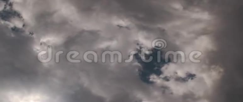 时光流逝云上垂直摄像头视频的预览图