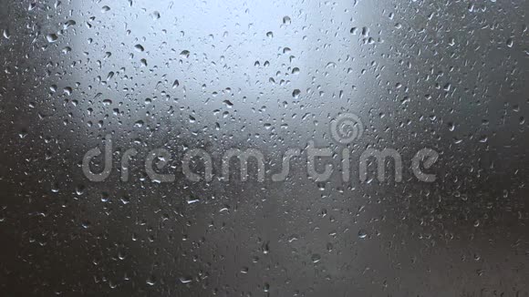 雨大雨点打在窗户上视频的预览图