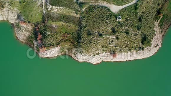 湖的空中景色视频的预览图