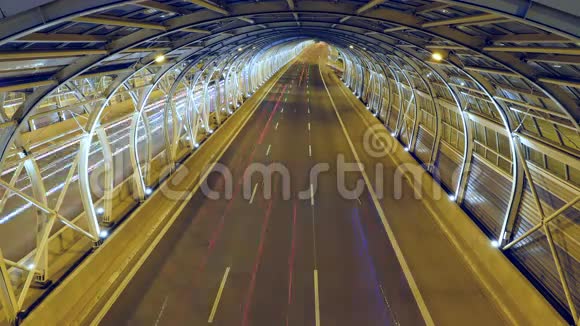现代隧道的交通视频的预览图