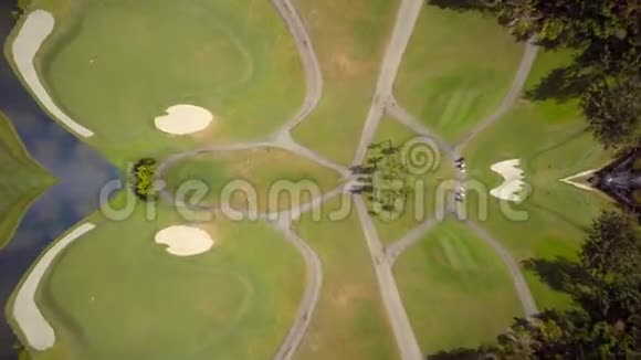 高尔夫球场空中反射视频的预览图