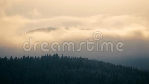山中云雾的时间流逝视频的预览图