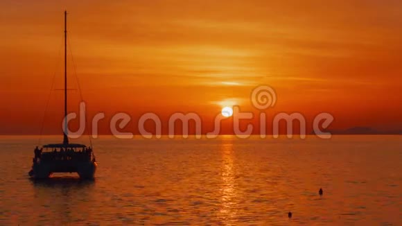建立地中海鼓舞人心的日落视频的预览图