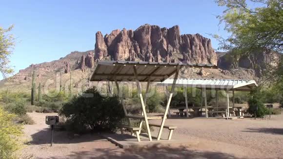 迷失的荷兰人州立公园亚利桑那州野餐桌视频的预览图