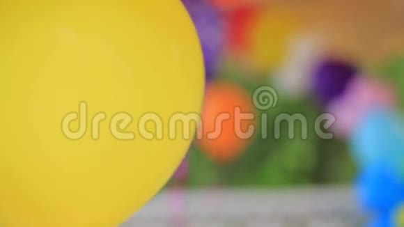 大自然彩气球的装饰视频的预览图