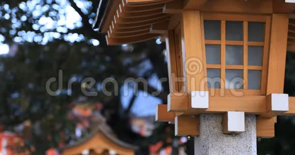 东京白天在哈纳佐诺神社的灯笼视频的预览图