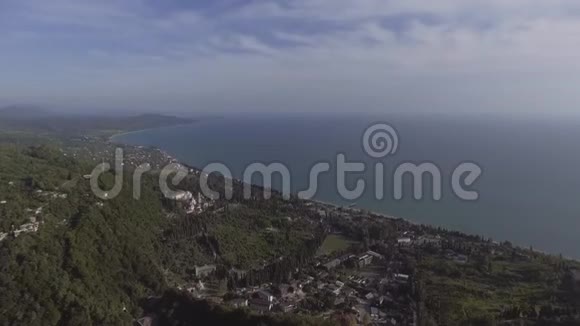 青山黑海阿布哈兹海岸和山谷的壮观景观视频的预览图