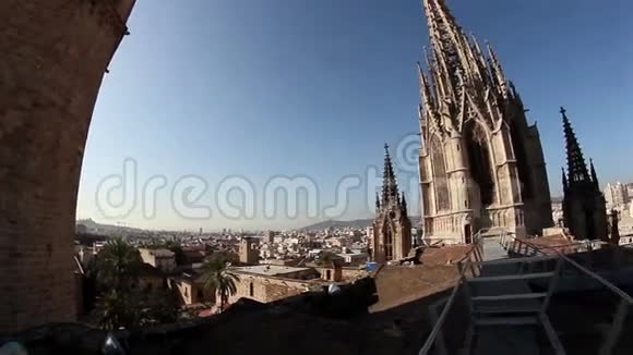 葡萄牙里斯本教堂和附近建筑物的凸景视频的预览图