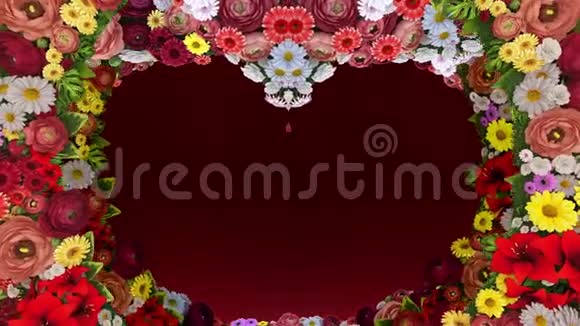 在红色节日背景下旋转的花朵形成了一颗心的轮廓致欢迎词模板视频的预览图